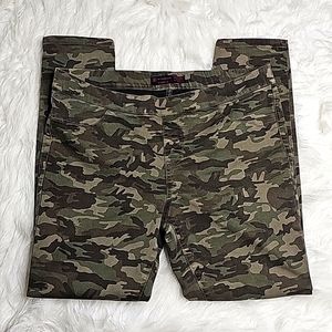 NO BOUNDARIES Camo Stretch Leggings